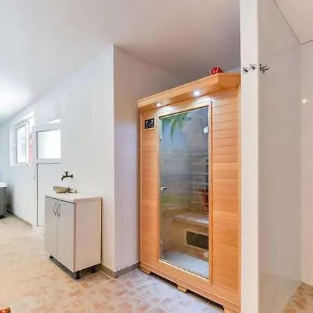 Vila 500m From Sea *