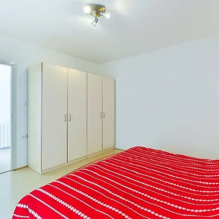 Vila 500m From Sea