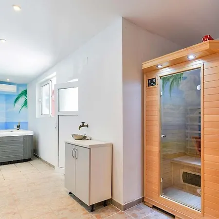 500m From Sea Vila *