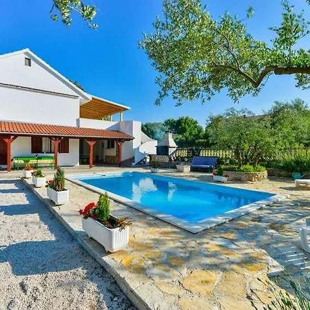 Vila 500m From Sea *